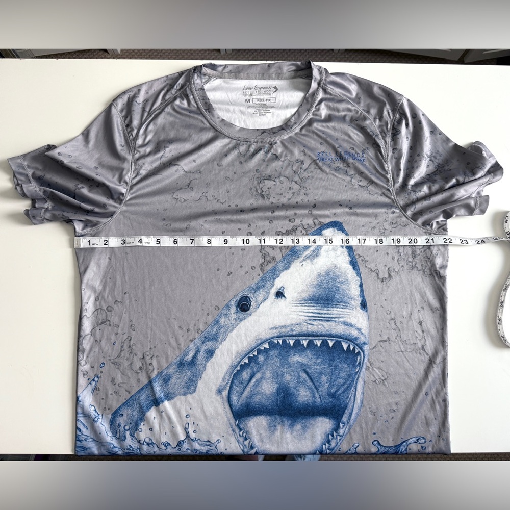 Shark Week Reel Legends Great White Shark Linnea Szymanski Men's Size Medium